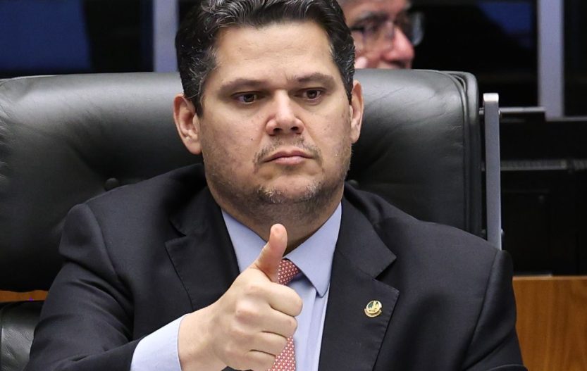 Alcolumbre destrava PEC do fim da 6x1 após conversas com Lula