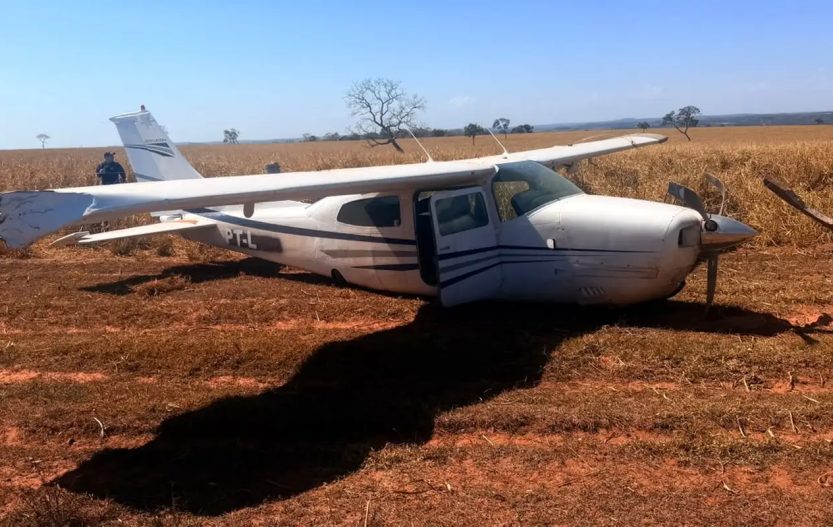 FAB intercepta aeronave suspeita vinda da Bolívia