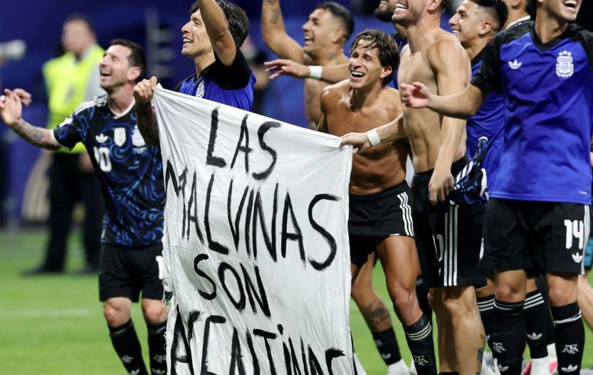 Ato de jogadores argentinos reacende debate sobre domínio das Malvinas