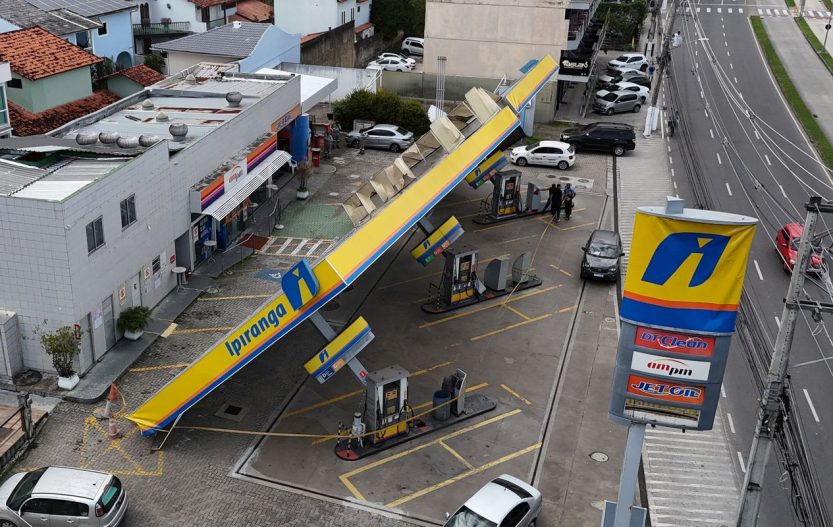 Polícia investiga morte de três eletrocutados após ventania no Rio