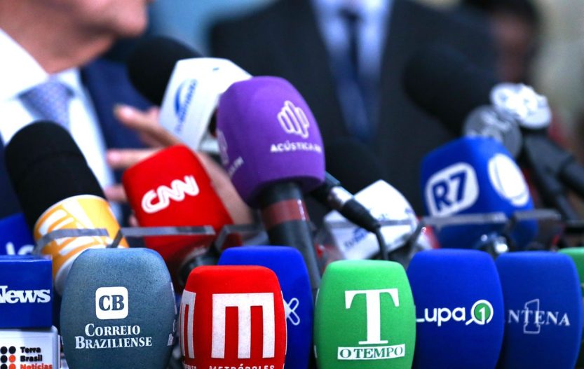 Em carta aos candidatos, Fenaj pede valorização dos jornalistas