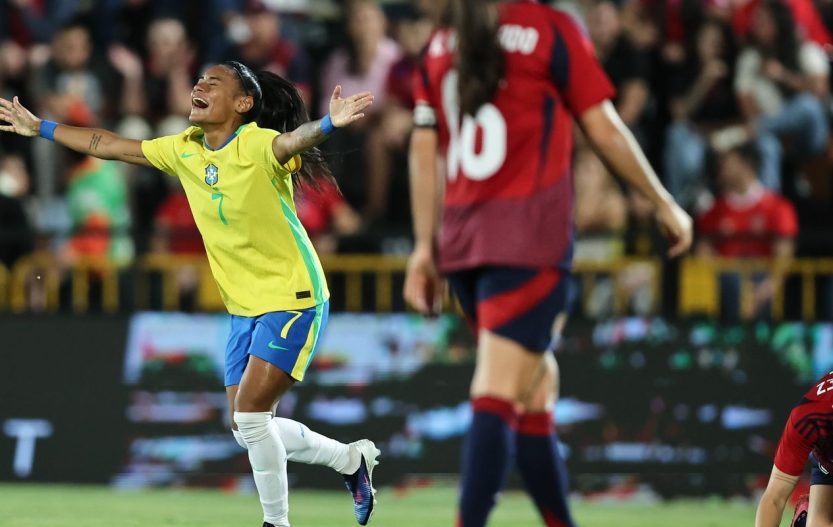 Câmara aprova lei com medidas para promover futebol feminino no país