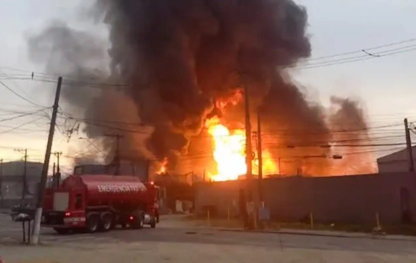 Prefeitura interdita entorno de fábrica atingida por incêndio em SP