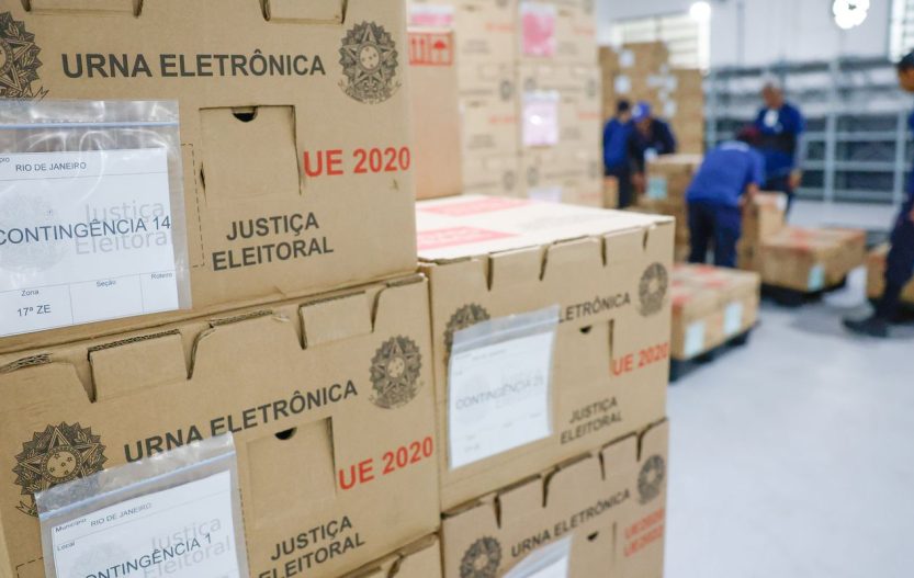 Tribunais distribuem urnas e preparam sessões para eleição