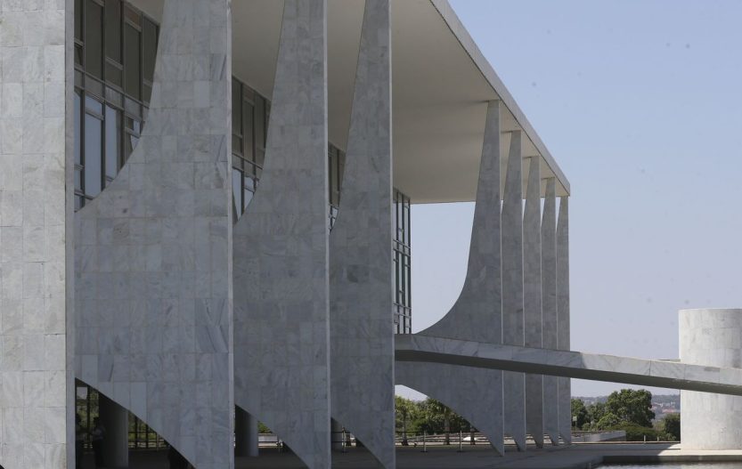 Saiba quais as atribuições do presidente da República e governadores