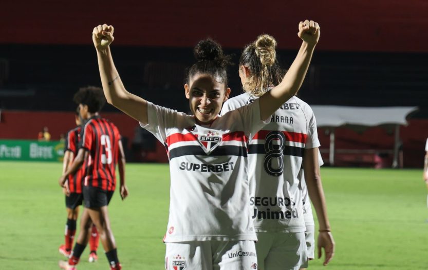 São Paulo vence Vitória e assume liderança do Brasileirão Feminino