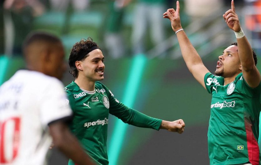 Palmeiras goleia Vasco e volta a abrir frente no Brasileirão: 4 a 1