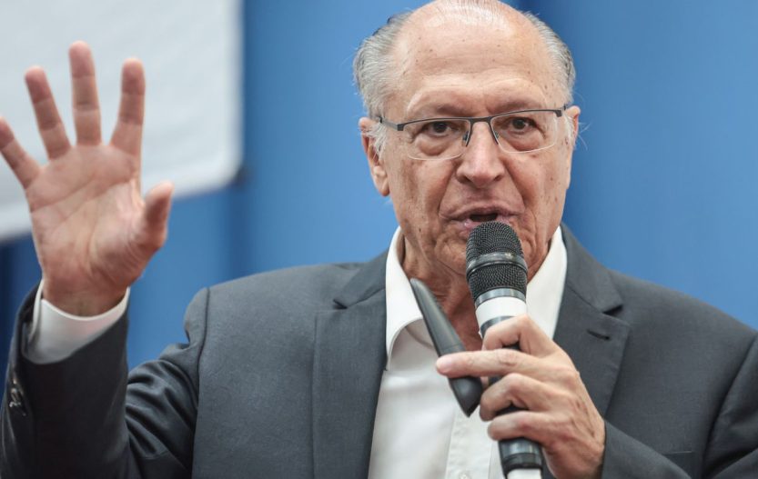 Alckmin diz que Milei presta desserviço à Argentina