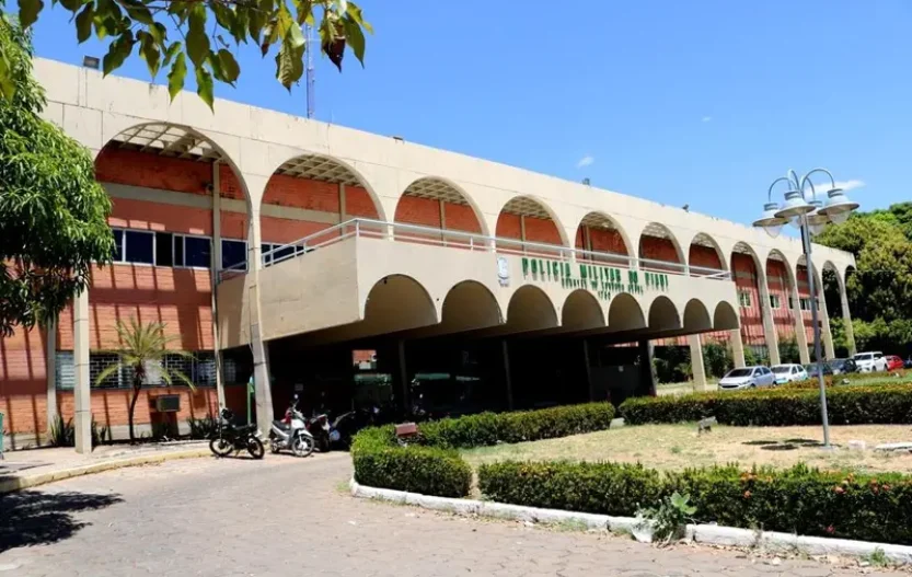 quartel-da-policia-militar.jpeg.800x0_q75_crop.webp.webp