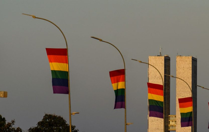 Candidaturas LGBT+ têm recorde em 2026 e se espalham por mais partidos