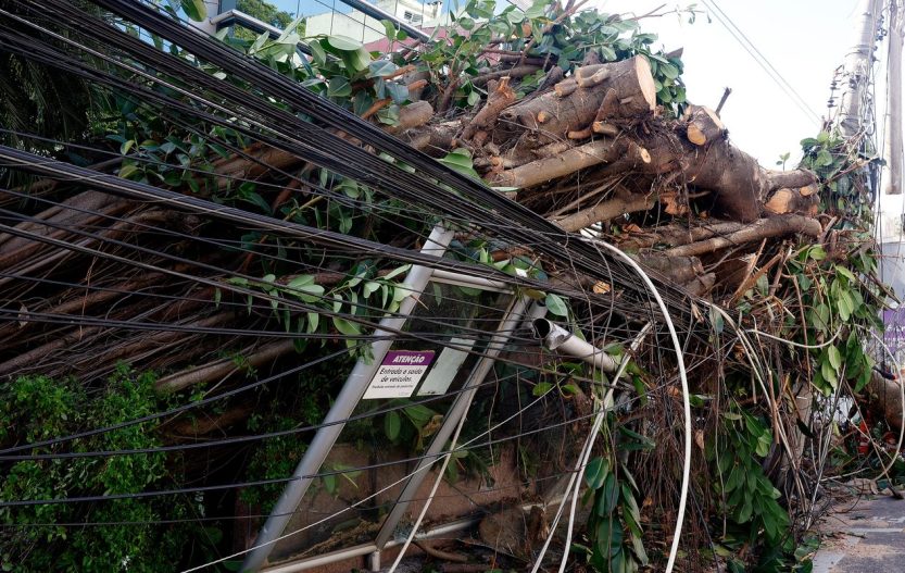 Mais de 200 mil continuam sem energia no Rio após vendaval