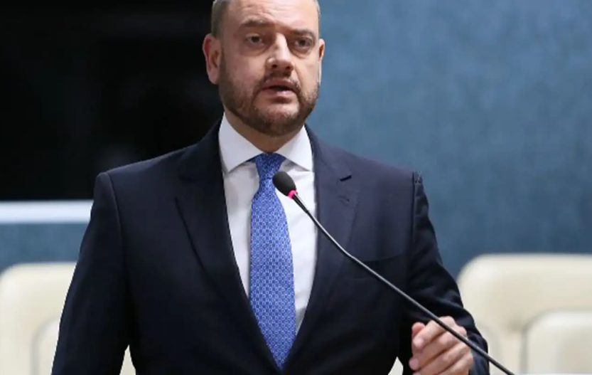 Rio exonera 6,1 mil comissionados e prevê economia de R$ 221 milhões