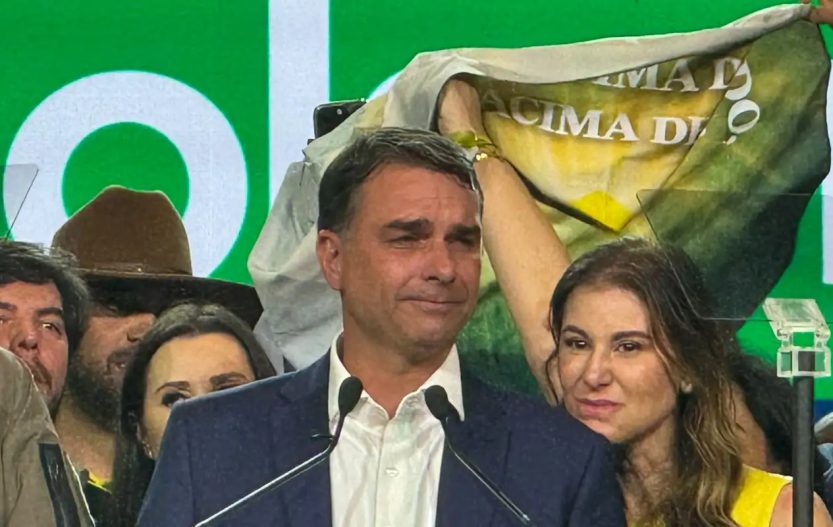 Flávio usou jatinho ligado à Vorcaro em viagem em 2025, diz revista